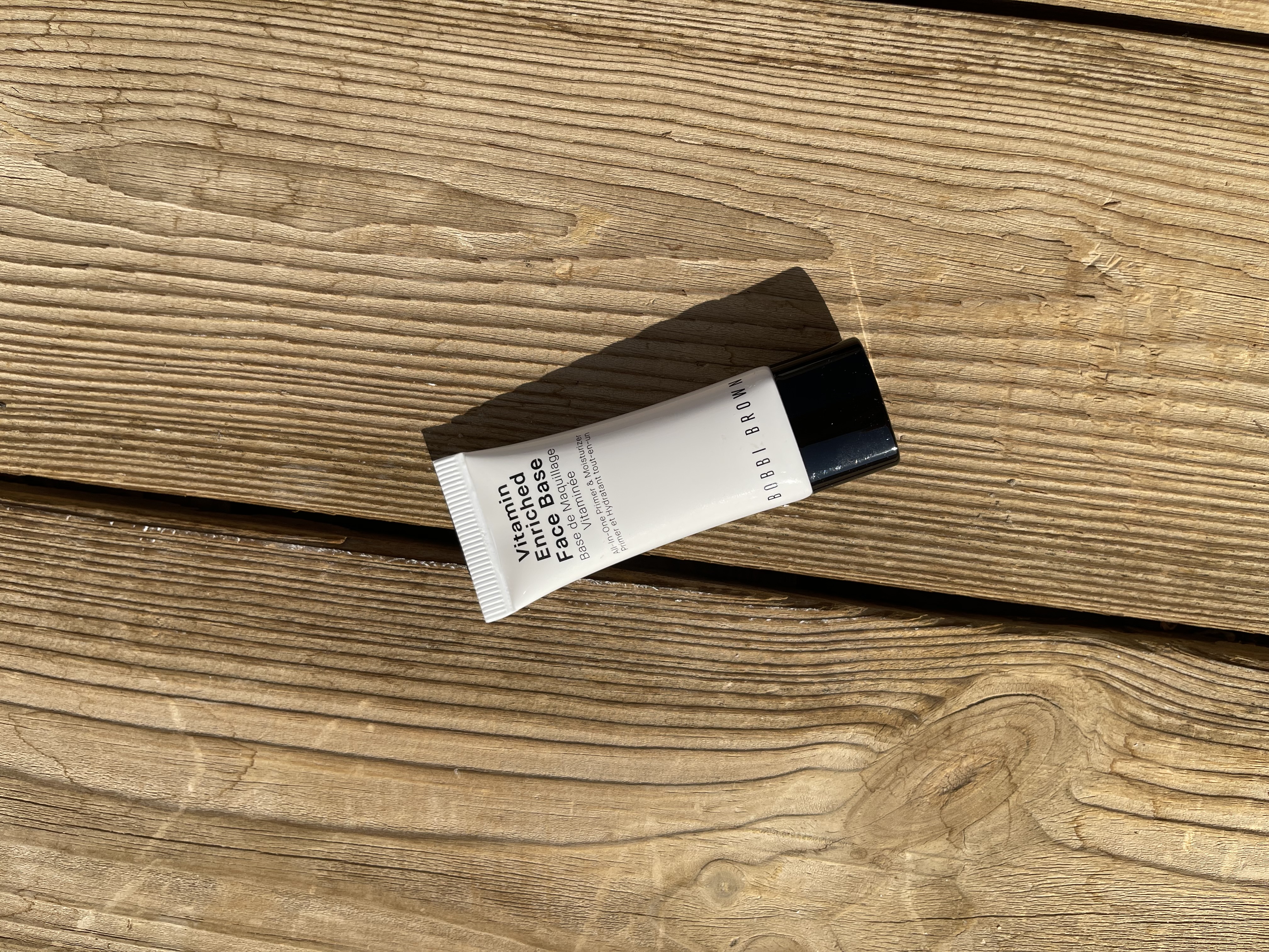 پرایمر و مرطوب‌کننده ویتامینه صورت از برند Bobbi Brown